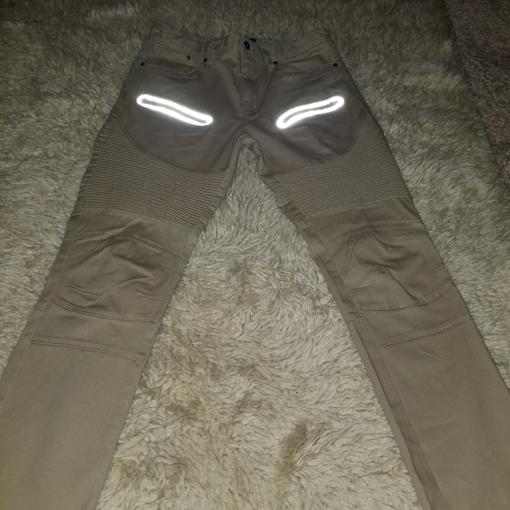 Moto khakis